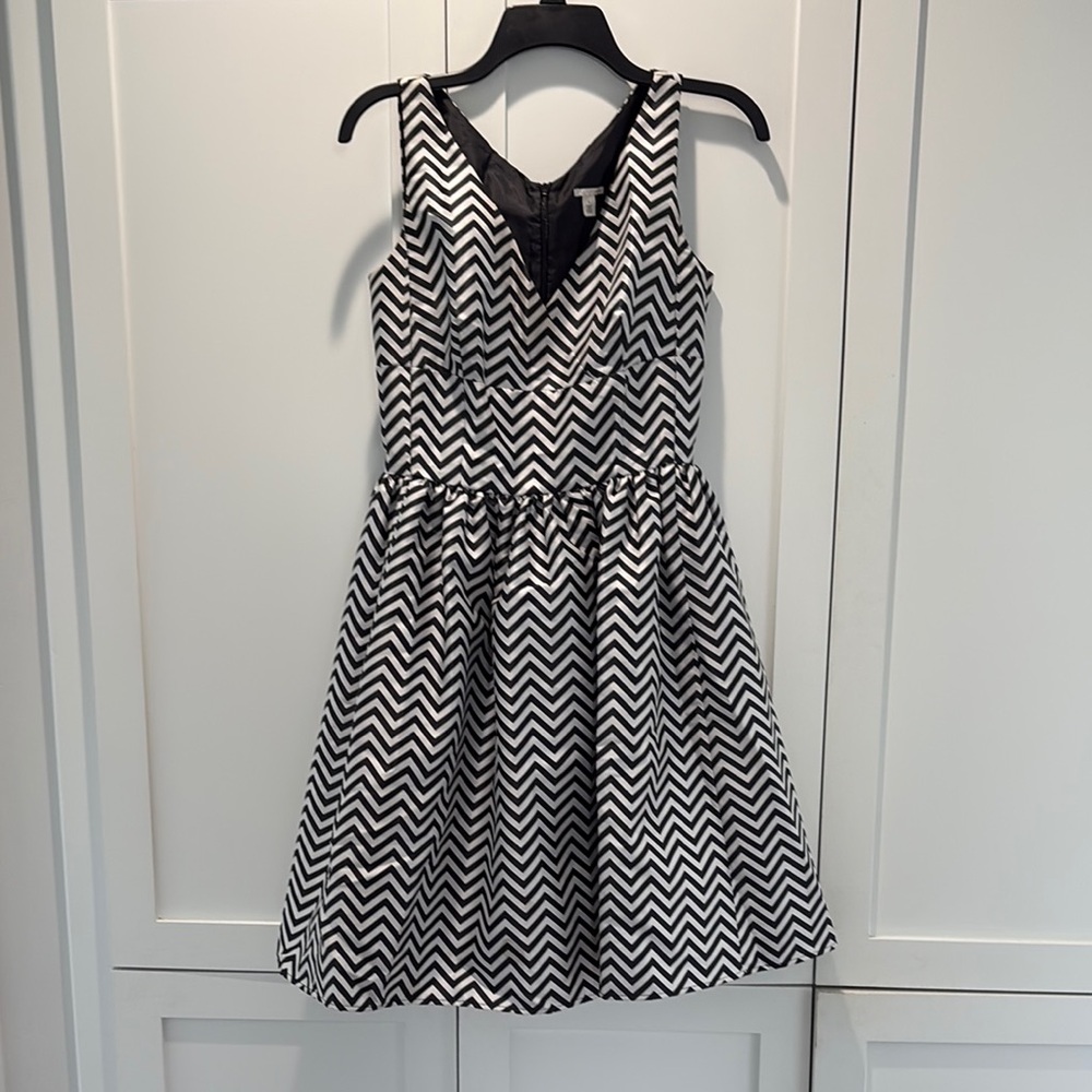 Stylish Black and White Chevron Kids Dress